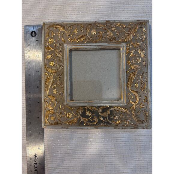 Italian victorian floral ornate standing picture frame. 3X3 photo glass? Resin? - Picture 6 of 8